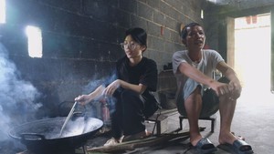 Lũ dữ không ngăn lòng đam mê khoa học của nữ sinh vùng cao Âu Thu Hiền