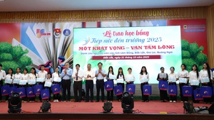 Tiếp sức đến trường: Khi hành trình đến trường không còn là con đường đơn độc