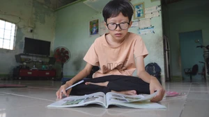 Cuộc phiêu lưu vào giảng đường của Tú ‘tí hon’ vui tính, yêu đời