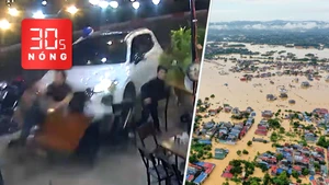 Bản tin 30s Nóng: Lao ô tô vào quán nhậu, 1 người chết; Toàn cảnh lũ lụt ở Bắc Bộ