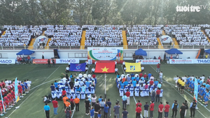 Sinh viên Tôn Đức Thắng tiếp lửa trong ngày khai mạc Giải bóng đá công nhân, viên chức 2025
