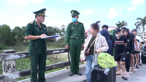 Video tiếp nhận 57 công dân Việt Nam do Campuchia trao trả, có 3 người bị truy nã