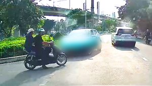 Tài xế taxi bị phạt 19 triệu đồng vì chạy ngược chiều trên đường Điện Biên Phủ