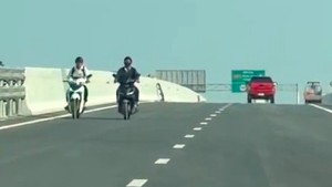 Chưa thông xe cao tốc Biên Hòa - Vũng Tàu, xe máy và ô tô đã ồ ạt chạy