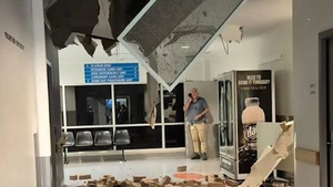 Bão Fina gây 'đêm kinh hoàng' ở Bắc Úc, gió giật 127km/h tàn phá nhiều nơi