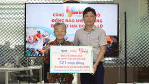 Hội Tương trợ và hợp tác Đức - Việt ủng hộ 521 triệu đồng đến đồng bào bị thiệt hại do bão lũ