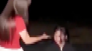 Xác minh clip cô gái trẻ bị nhóm phụ nữ đánh, bắt quỳ giữa đường ở Quảng Trị