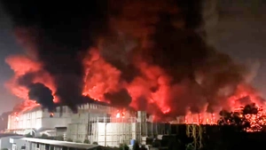 Cháy lớn tại công ty sản xuất bỉm trong khu công nghiệp ở Bắc Ninh