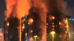 Vụ cháy chung cư Hong Kong 128 người thiệt mạng, thêm 8 người bị bắt