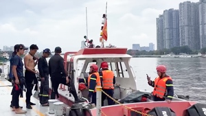 Phát hiện thi thể nam giới trên sông Sài Gòn, nghi là tài xế taxi dùng dao tự sát thương