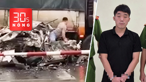 Bản tin 30s nóng: Sống sót thần kỳ sau tai nạn liên hoàn; Bắt tạm giam TikToker 'Dù Bầu Trời'
