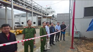 Hiện trường vụ nổ bồn chứa axit tại Tân Rai làm 2 công nhân tử vong