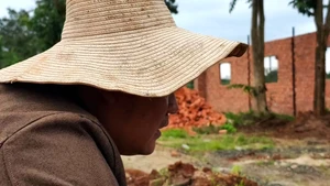 Lý do người cha xích chân hai con nhỏ ở Đắk Lắk