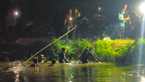 Hai bé trai chết đuối thương tâm dưới nhánh sông ở xã Đông Thạnh, TP.HCM