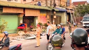 Hiện trường vụ xe lu trôi tự do tông chết người đi đường ở Đồng Nai