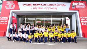 Học sinh trải nghiệm thực tế quy trình sản xuất thực phẩm quen thuộc tại Acecook