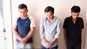 Phát hiện đối tượng bị truy nã khi bắt nhóm sử dụng ma túy ở Đồng Tháp