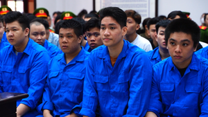 Xét xử 39 bị cáo vụ băng 'quàng khăn đỏ' hỗn chiến, gây náo loạn khu dân cư ở quận 12 cũ