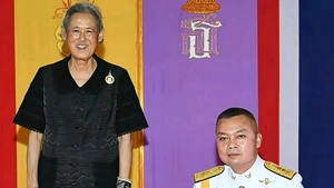 Quốc vương Thái Lan phong hàm đại tướng cho tướng Boonsin, cựu tư lệnh Quân khu 2