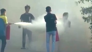 Vụ án con tưới xăng đốt mẹ ruột: 2 thanh niên dũng cảm cứu người được khen thưởng