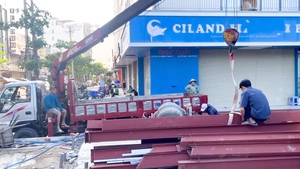 Tháo dỡ công trình không phép ở khu căn hộ Mường Thanh Viễn Triều, TP Nha Trang