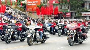 Ngắm dàn mô tô bạc tỉ tham gia diễu hành kỷ niệm 70 năm Giải phóng Hải Phòng