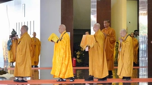 Cung thỉnh xá lợi trái tim Bồ tát Thích Quảng Đức vào tôn trí tại tháp Đa Bảo ở Việt Nam Quốc Tự