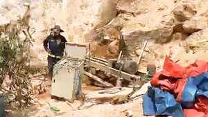 Công an nổ súng, bắt quả tang nhóm người khai thác đá trái phép trên núi Hòn Chà