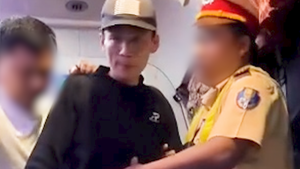 Bắt nhóm thanh niên chém người ở Đà Lạt khi đang trốn trên xe khách