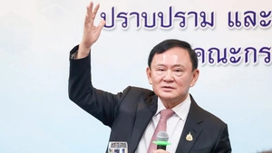 Ông Thaksin giảng bài về trấn áp ma túy, dập tắt tin đồn trốn khỏi Thái Lan