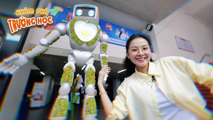 Khám phá trường học 2025: Sôi động ngày hội việc làm HUFLIT và cơ hội chạm tay học bổng 100%