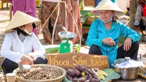 Độc đáo phiên chợ quê như 'thời bao cấp' ở Hội An