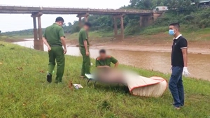 Điều tra vụ thi thể thanh niên bị trói hai tay vướng vào lưới đánh cá