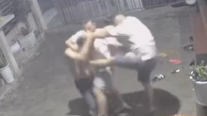 Video người đàn ông bị đánh tới tấp tại nhà riêng, công an đang xác minh