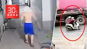 Bản tin 30s Nóng: Thanh niên thoát y đuổi theo cô gái ở Hà Nội; Hai cô gái ngã vào container tử vong