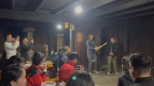 Góc nhìn trưa nay | Thú vị biến nhà cổ của người Mông thành homestay