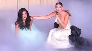 Thí sinh Hoa hậu Hoàn vũ Latina rơi từ độ cao 3m ngay trên sóng trực tiếp
