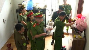 Khởi tố nhóm lừa đảo 'bao luật' xe vi phạm ở Phú Thọ