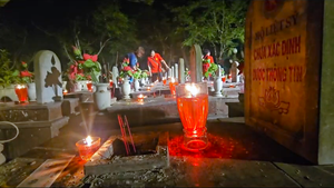 Thủ tướng Phạm Minh Chính thắp nến tri ân liệt sĩ tại Nghĩa trang liệt sĩ Trường Sơn