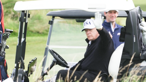 Ông Trump được bảo vệ ra sao khi chơi golf ở quê mẹ Scotland?