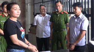 Bắt hai vợ chồng chiếm đoạt hơn 27 tỉ đồng bằng chiêu trò đáo hạn ngân hàng ở Cà Mau