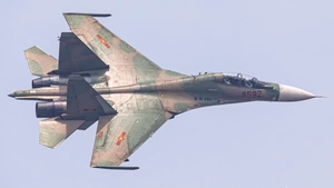 Xem dàn tiêm kích Su30-MK2, trực thăng Mi bay khảo sát trên bầu trời Hà Nội