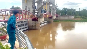An Giang đóng hai cống Tha La và Trà Sư để kiểm soát lũ