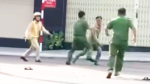 Sau tai nạn, người đàn ông giấu xe máy vào nghĩa trang, tấn công cảnh sát khi bị phát hiện