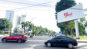 Logo kỷ niệm 50 năm thành lập báo Tuổi Trẻ xuất hiện tại Đắk Lắk