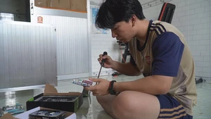 Giữa nợ nần và mất mát, cậu học trò mê máy tính vẫn nuôi giấc mơ đại học