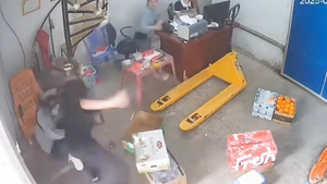Nam thanh niên cầm dao chém liên tiếp làm 3 người bị thương ở Hải Phòng