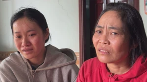 Chăm mẹ mù lòa, làm đủ nghề từ lớp 9, nữ sinh cao nguyên viết tiếp ước mơ đến giảng đường