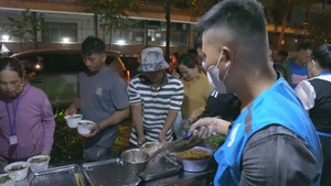 Góc nhìn trưa nay: Bữa khuya yêu thương giữa lòng thành phố