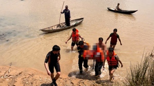 Hai học sinh chết đuối khi tắm sông Ba ở Đắk Lắk